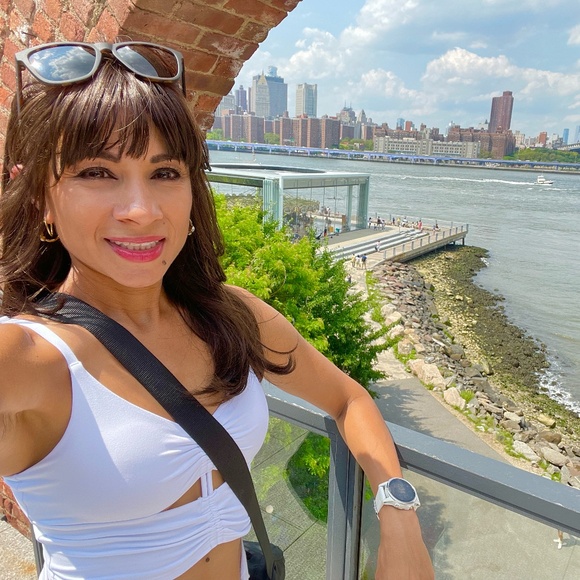 Meet your Posher, Ronni - Picture 2 of 2